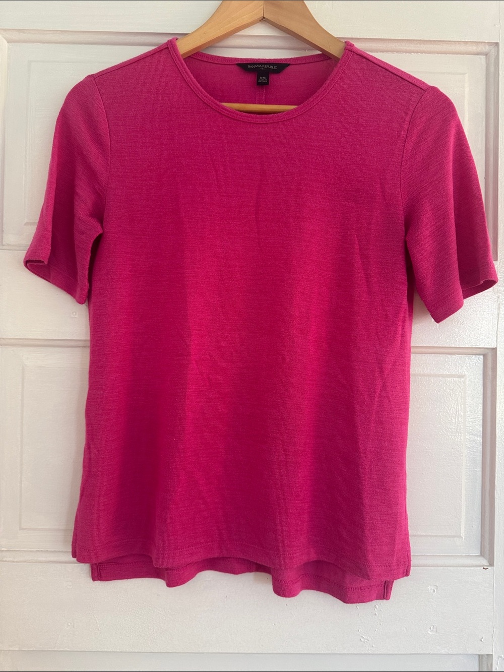 Banana Republic Fuchsia Short Sleeve Knit Tee